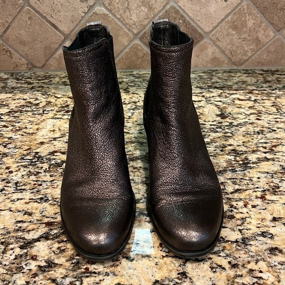 Naturalizer Dallas Bronze Metallic Chelsea Boots Size 9.5 - Picture 4 of 12